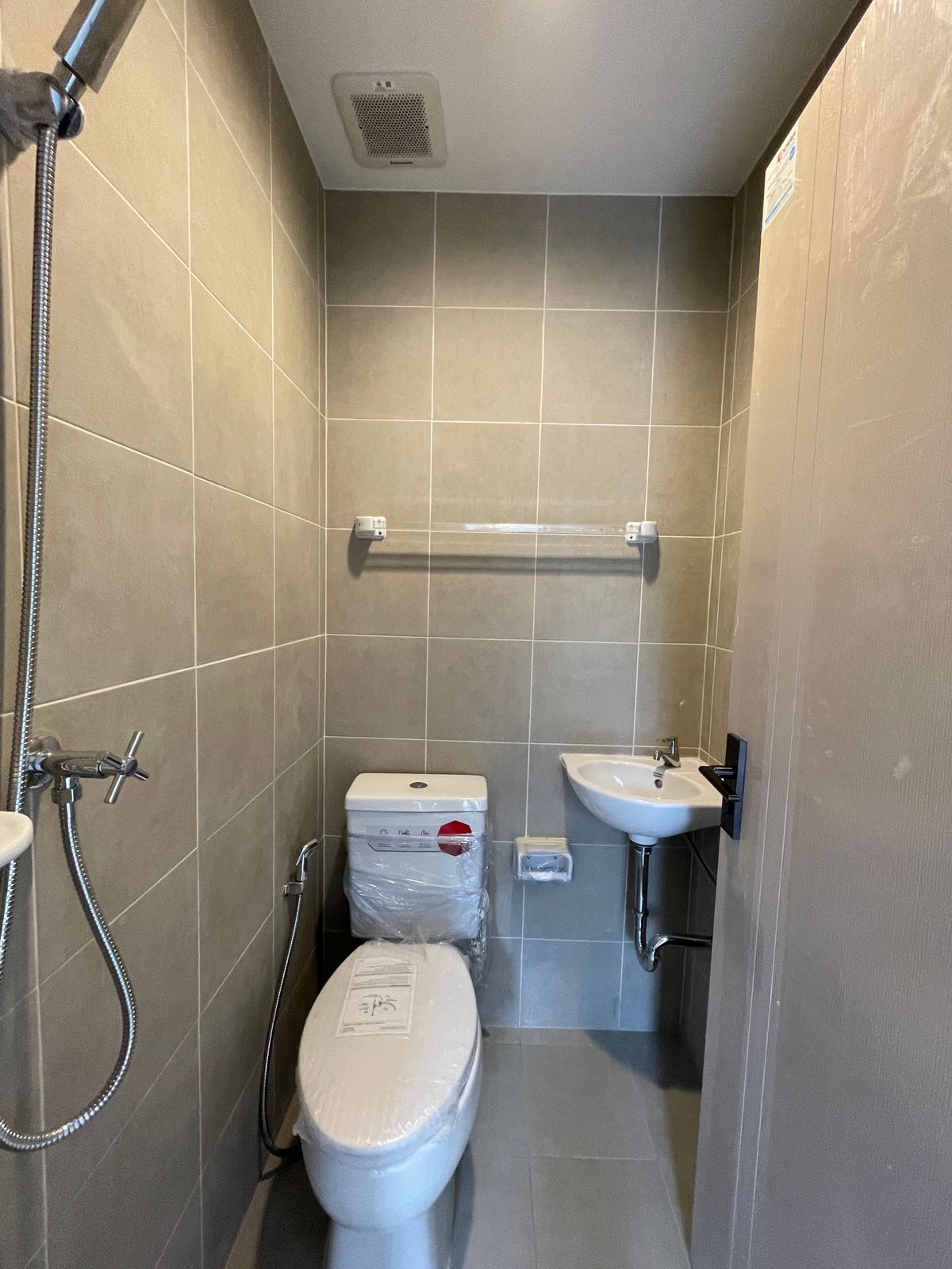 ขายบ้านพระราม 9 เพชรบุรีตัดใหม่ RCA : ขายอาร์เทล อโศก – พระราม 9 แบบบ้าน ARCHE ที่สุดแห่งความหรูหรา บ้านแฝด 3.5 ชั้น พร้อมสระว่ายน้ำส่วนตัวและลิฟต์ส่วนตัว โดดเด่นด้วยดีไซน์หรูหรา ทันสมัย และพื้นที่ใช้สอยที่กว้างขวาง เดินทางสะดวกสบาย ใกล้โรงเรียนนานาชาติและห้างสรรพสินค้า 