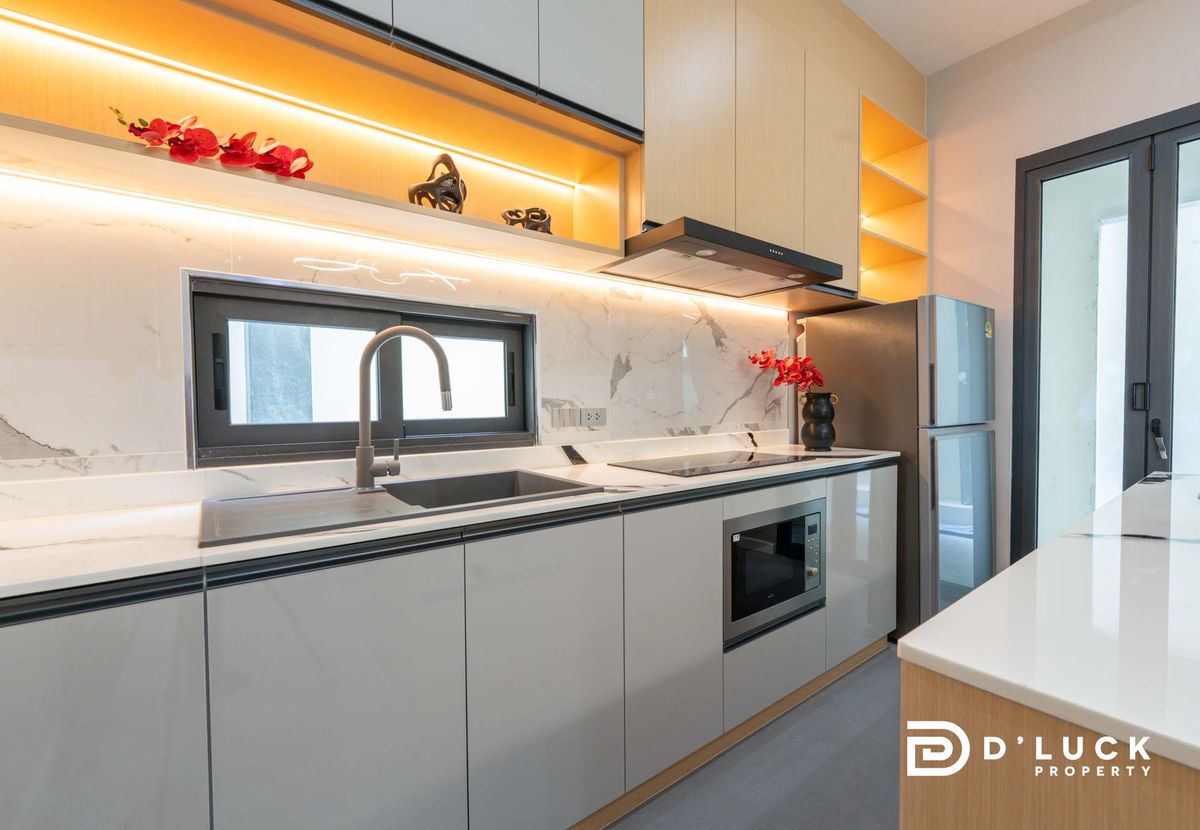 ขายพัทยา บางแสน ชลบุรี สัตหีบ : พูลวิลล่าหรูสไตล์โมเดิร์น ใจกลางพัทยา พร้อมลงทุนปล่อยเช่า 4 ห้องนอน