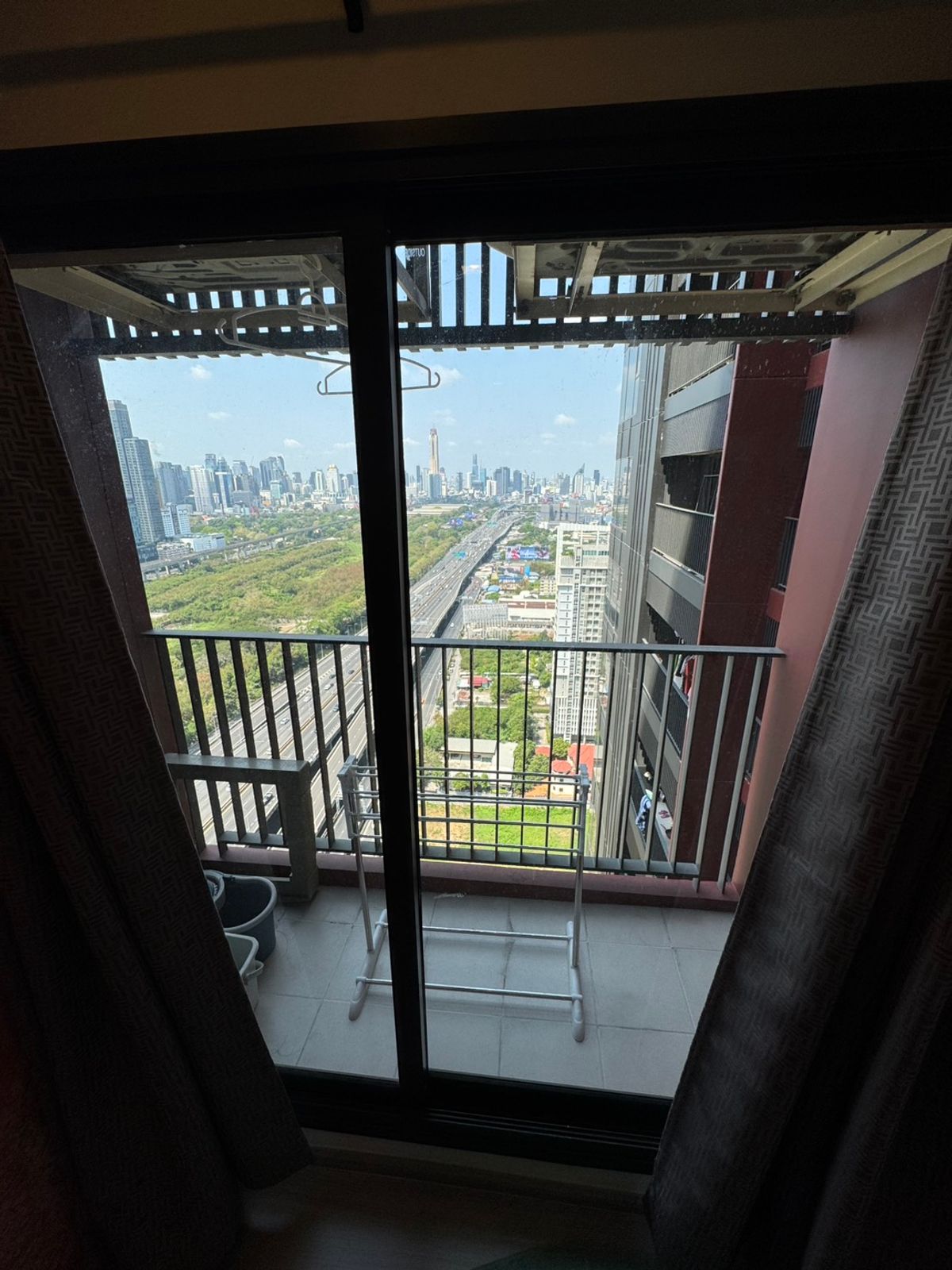 For RentCondoRama9, Petchburi, RCA : Life Asoke Hype rental price 21,500 baht/month [MKR250617]