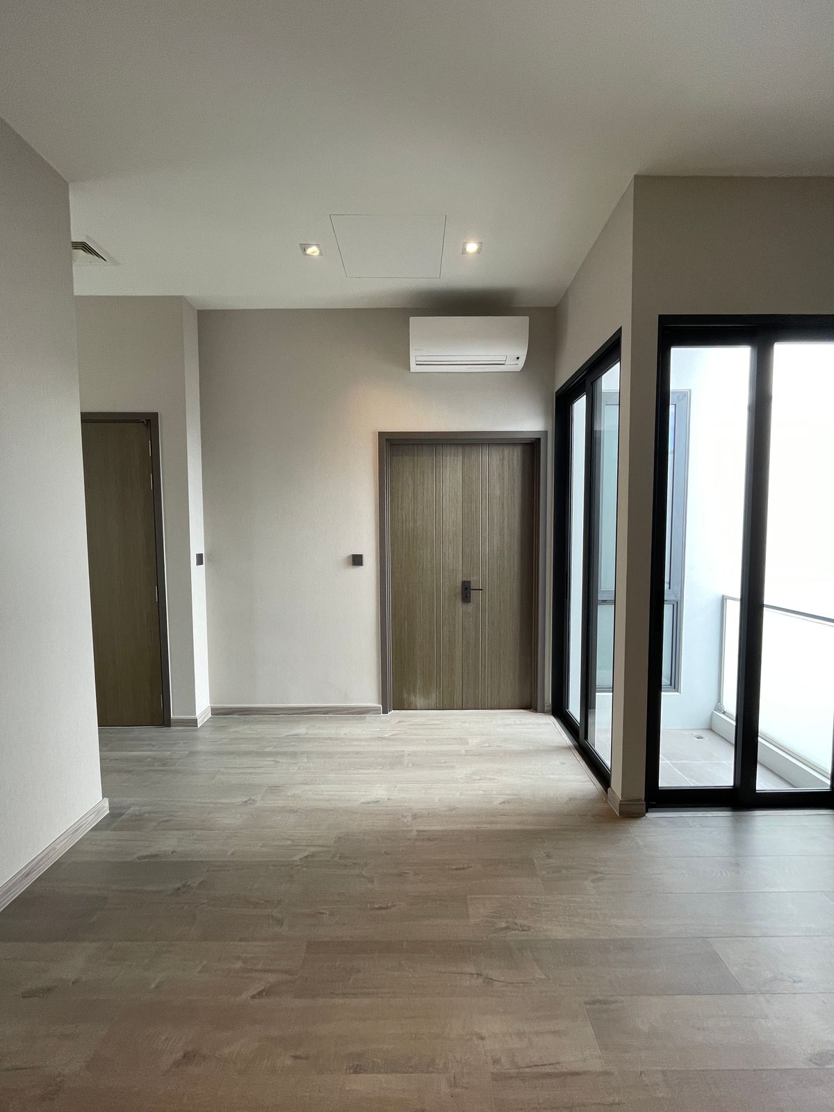 ขายบ้านพระราม 9 เพชรบุรีตัดใหม่ RCA : ขายอาร์เทล อโศก – พระราม 9 แบบบ้าน ARCHE ที่สุดแห่งความหรูหรา บ้านแฝด 3.5 ชั้น พร้อมสระว่ายน้ำส่วนตัวและลิฟต์ส่วนตัว โดดเด่นด้วยดีไซน์หรูหรา ทันสมัย และพื้นที่ใช้สอยที่กว้างขวาง เดินทางสะดวกสบาย ใกล้โรงเรียนนานาชาติและห้างสรรพสินค้า 