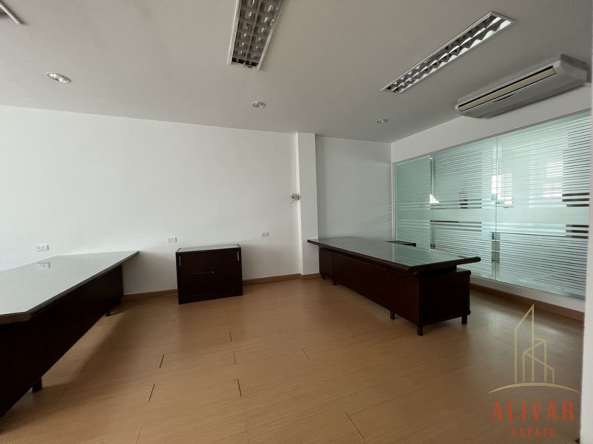 ให้เช่าอาคารพาณิชย์วงเวียนใหญ่ เจริญนคร : RB022623 ให้เช่า อาคารพาณิชย์ 4ชั้น พร้อมโกดัง เจริญนคร 34 (ว่าง เดือนสิงหา 2025)