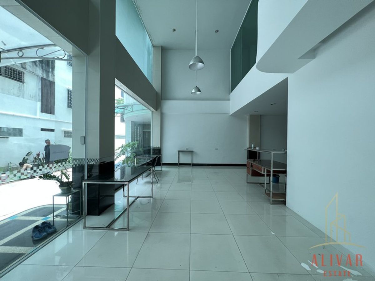 ให้เช่าอาคารพาณิชย์วงเวียนใหญ่ เจริญนคร : RB022623 ให้เช่า อาคารพาณิชย์ 4ชั้น พร้อมโกดัง เจริญนคร 34 (ว่าง เดือนสิงหา 2025)