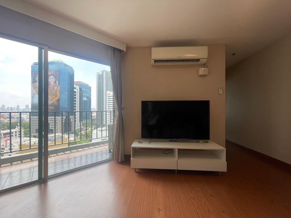 ให้เช่าคอนโดพระราม 9 เพชรบุรีตัดใหม่ RCA : Renovated  FOR RENT  1 BEDROOM 50 SQ.M    READY TO MOVE IN
