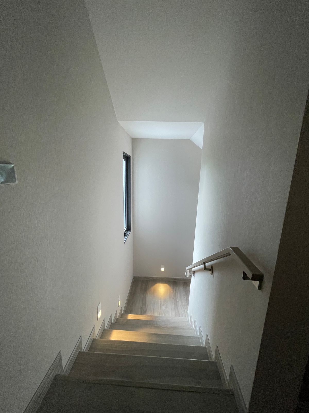 ขายบ้านพระราม 9 เพชรบุรีตัดใหม่ RCA : ขายอาร์เทล อโศก – พระราม 9 แบบบ้าน ARCHE ที่สุดแห่งความหรูหรา บ้านแฝด 3.5 ชั้น พร้อมสระว่ายน้ำส่วนตัวและลิฟต์ส่วนตัว โดดเด่นด้วยดีไซน์หรูหรา ทันสมัย และพื้นที่ใช้สอยที่กว้างขวาง เดินทางสะดวกสบาย ใกล้โรงเรียนนานาชาติและห้างสรรพสินค้า 