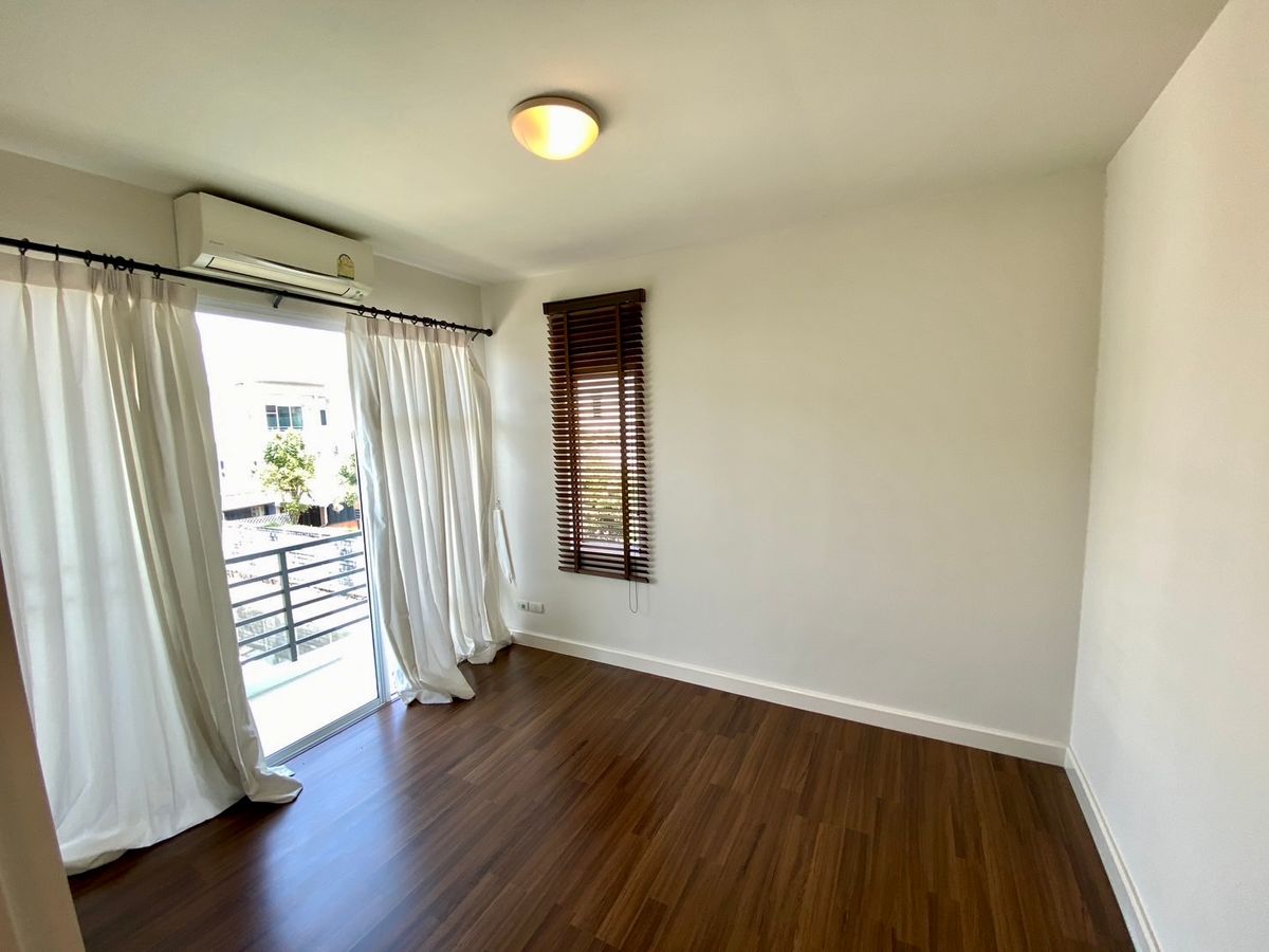 For SaleTownhomePattanakan, Srinakarin : 🌟 Corner Renovated Townhome for Sale – “Town Avenue Rama 9” | Prime Location, Ready to Move In, Ideal for Living or Investment! 🌟