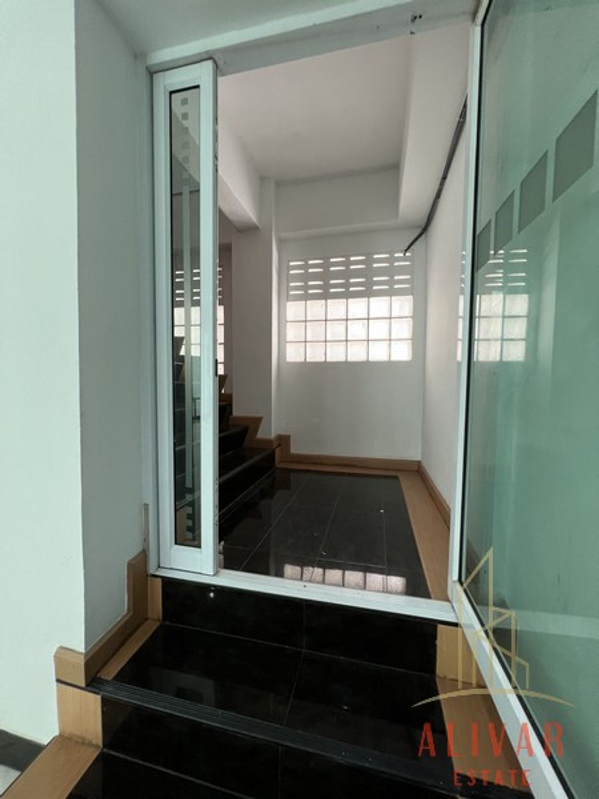 ให้เช่าอาคารพาณิชย์วงเวียนใหญ่ เจริญนคร : RB022623 ให้เช่า อาคารพาณิชย์ 4ชั้น พร้อมโกดัง เจริญนคร 34 (ว่าง เดือนสิงหา 2025)