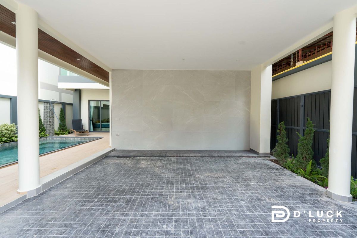 ขายพัทยา บางแสน ชลบุรี สัตหีบ : พูลวิลล่าหรูสไตล์โมเดิร์น ใจกลางพัทยา พร้อมลงทุนปล่อยเช่า 4 ห้องนอน