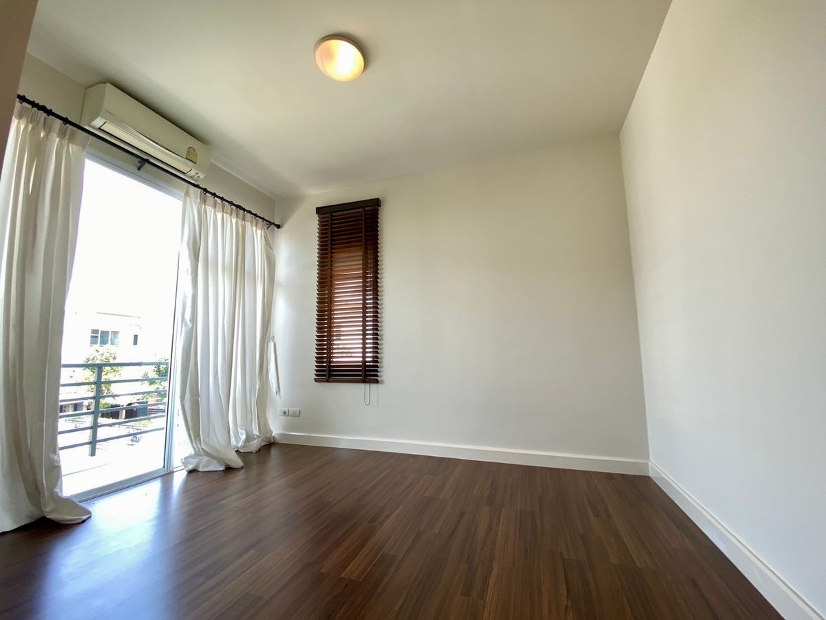 For SaleTownhomePattanakan, Srinakarin : 🌟 Corner Renovated Townhome for Sale – “Town Avenue Rama 9” | Prime Location, Ready to Move In, Ideal for Living or Investment! 🌟