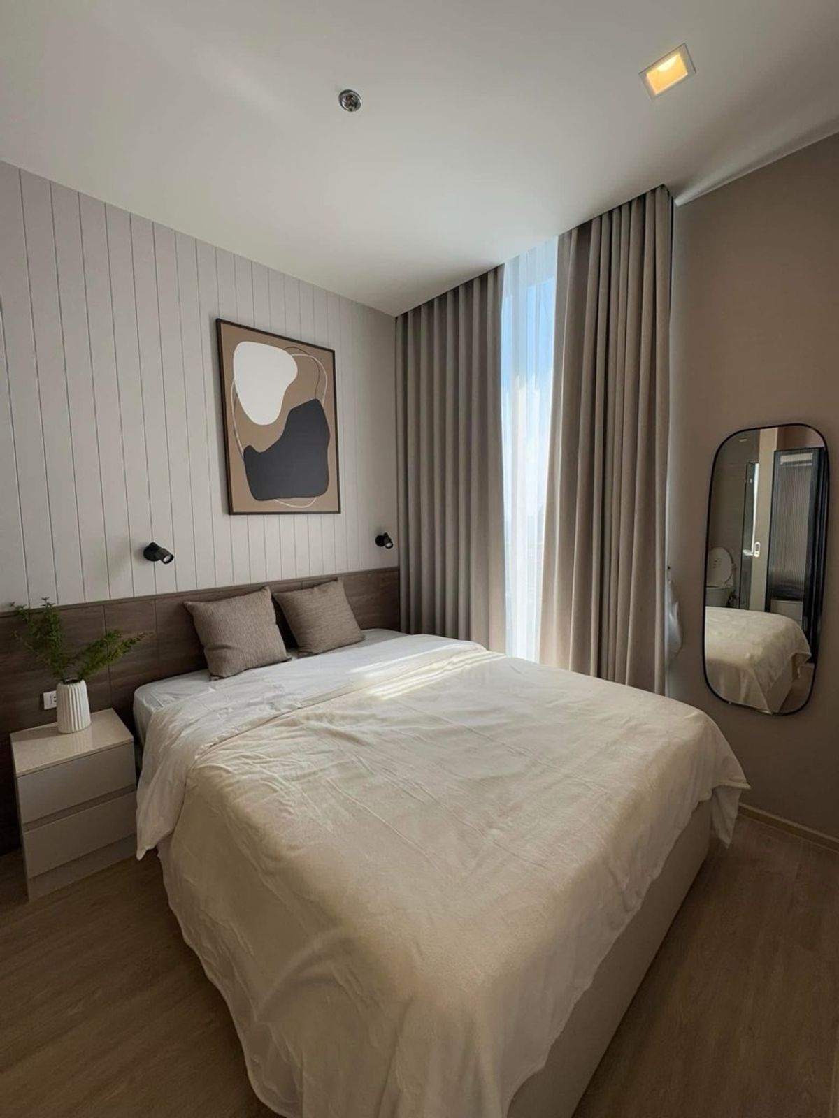 For RentCondoSukhumvit, Asoke, Thonglor : New condo for rent, NOBLE State Sukhumvit 39, in the heart of the business area near BTS Phrom Phong, beautiful room Ready Interested to say hello.