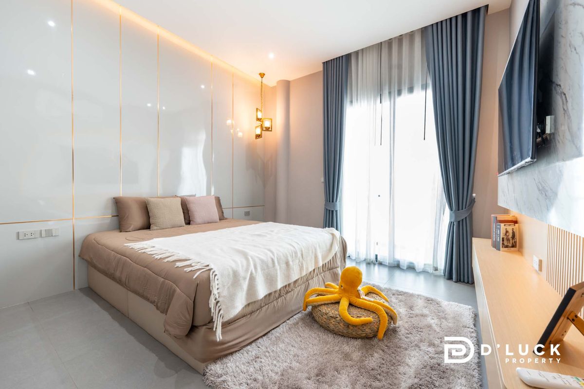 ขายพัทยา บางแสน ชลบุรี สัตหีบ : พูลวิลล่าหรูสไตล์โมเดิร์น ใจกลางพัทยา พร้อมลงทุนปล่อยเช่า 4 ห้องนอน