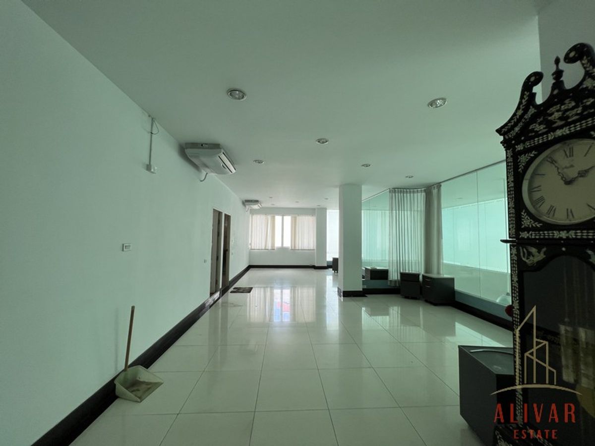 ให้เช่าอาคารพาณิชย์วงเวียนใหญ่ เจริญนคร : RB022623 ให้เช่า อาคารพาณิชย์ 4ชั้น พร้อมโกดัง เจริญนคร 34 (ว่าง เดือนสิงหา 2025)