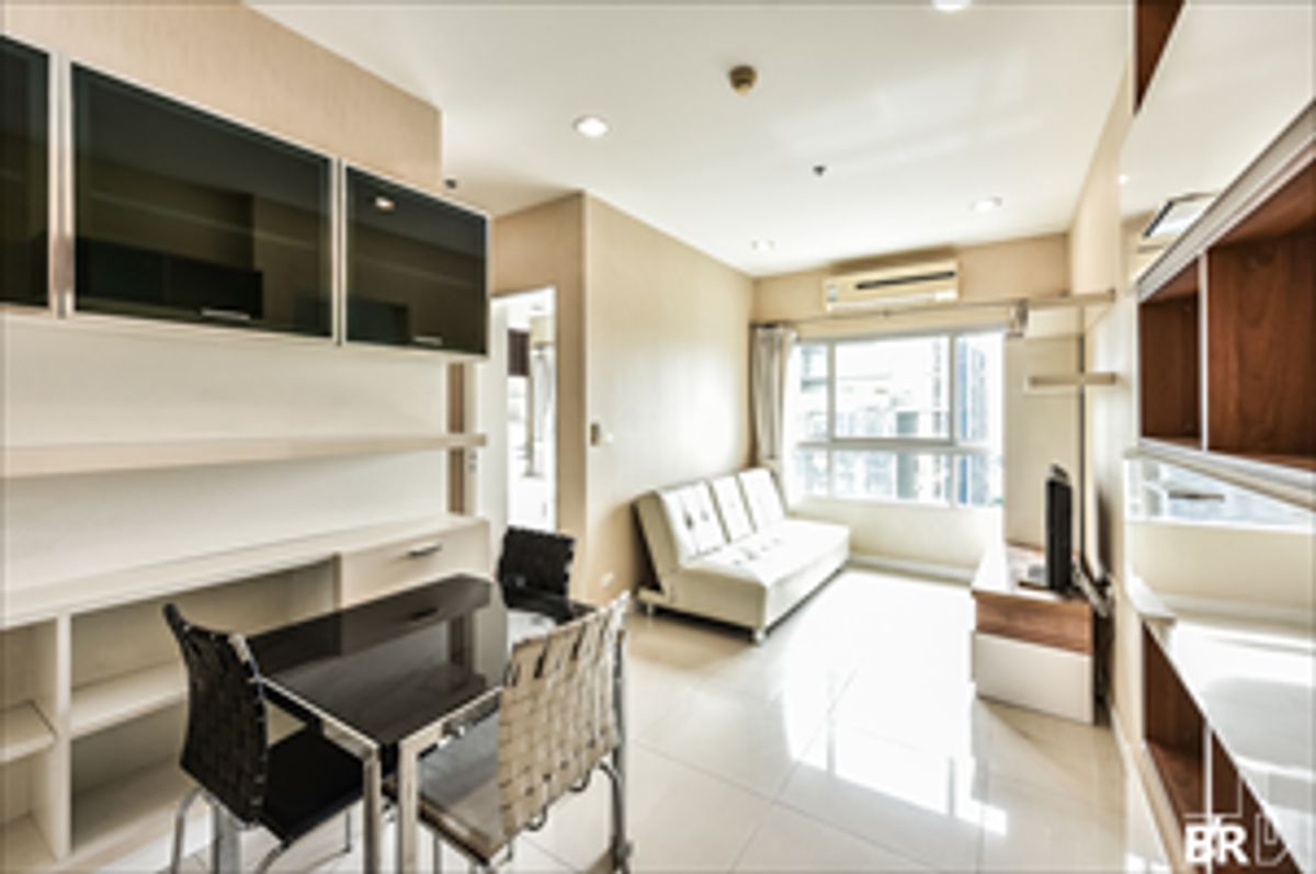 For RentCondoWongwianyai, Charoennakor :  Q House Condo Sathorn near BTS Krung Thon Buri  