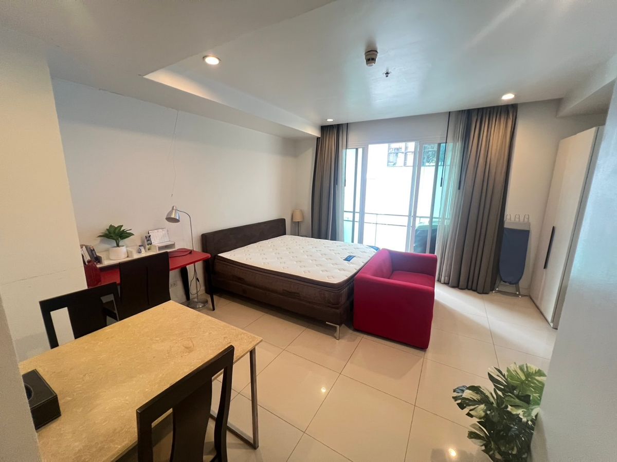 For RentCondoNana, North Nana,Sukhumvit13, Soi Nana : P-2731 Urgent rent! Prime Sukhumvit 11, beautiful room, complete furniture, good location, convenient to travel.