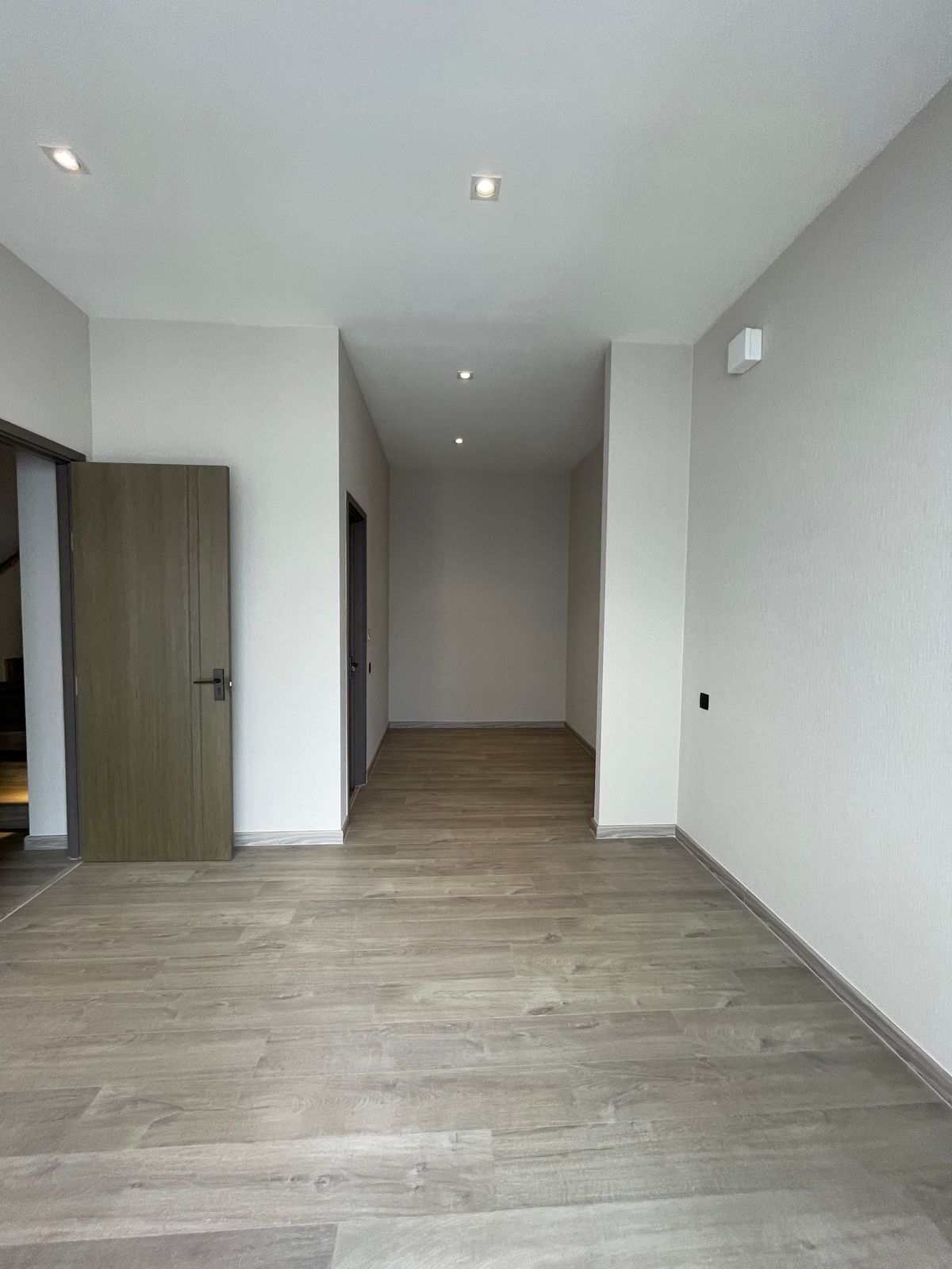 ขายบ้านพระราม 9 เพชรบุรีตัดใหม่ RCA : ขายอาร์เทล อโศก – พระราม 9 แบบบ้าน ARCHE ที่สุดแห่งความหรูหรา บ้านแฝด 3.5 ชั้น พร้อมสระว่ายน้ำส่วนตัวและลิฟต์ส่วนตัว โดดเด่นด้วยดีไซน์หรูหรา ทันสมัย และพื้นที่ใช้สอยที่กว้างขวาง เดินทางสะดวกสบาย ใกล้โรงเรียนนานาชาติและห้างสรรพสินค้า 