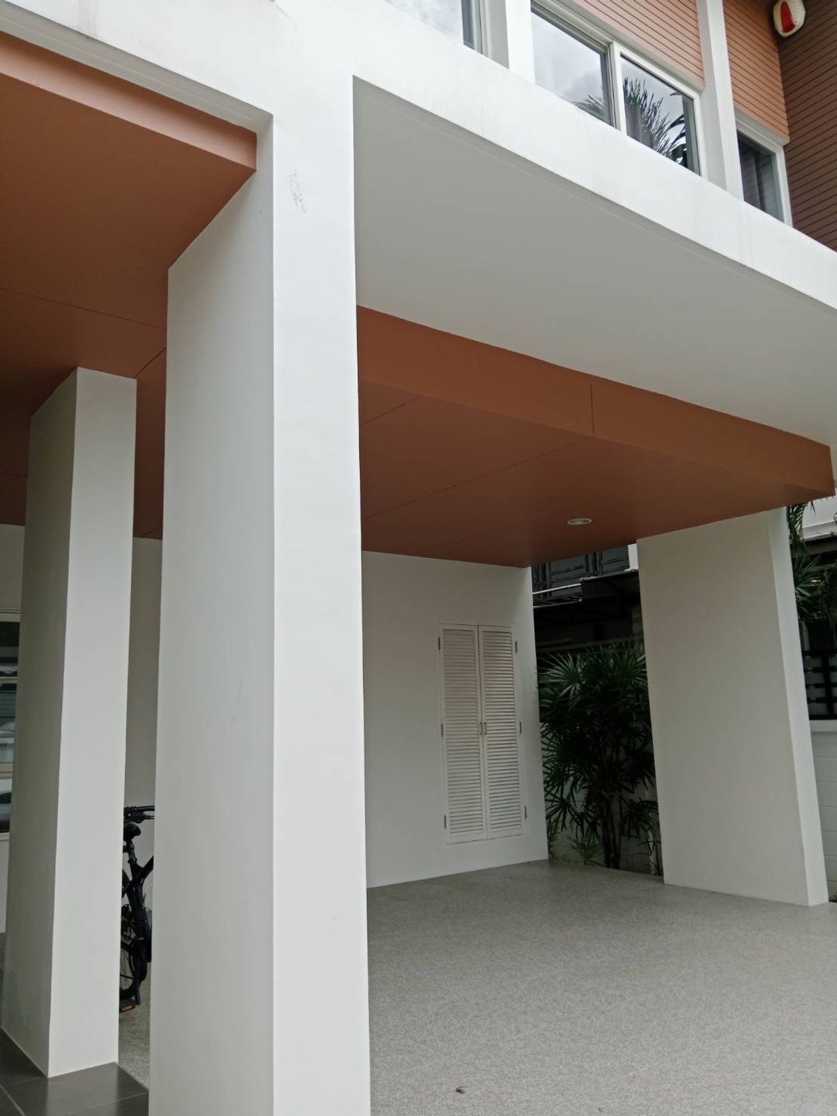 ขายบ้านมีนบุรี-ร่มเกล้า : พาร์คเวย์ ชาเล่ต์ รามคำแหง / 3 ห้องนอน (ขาย), Parkway Chalet Ramkhamhaeng / 3 Bedrooms (FOR SALE) AA375