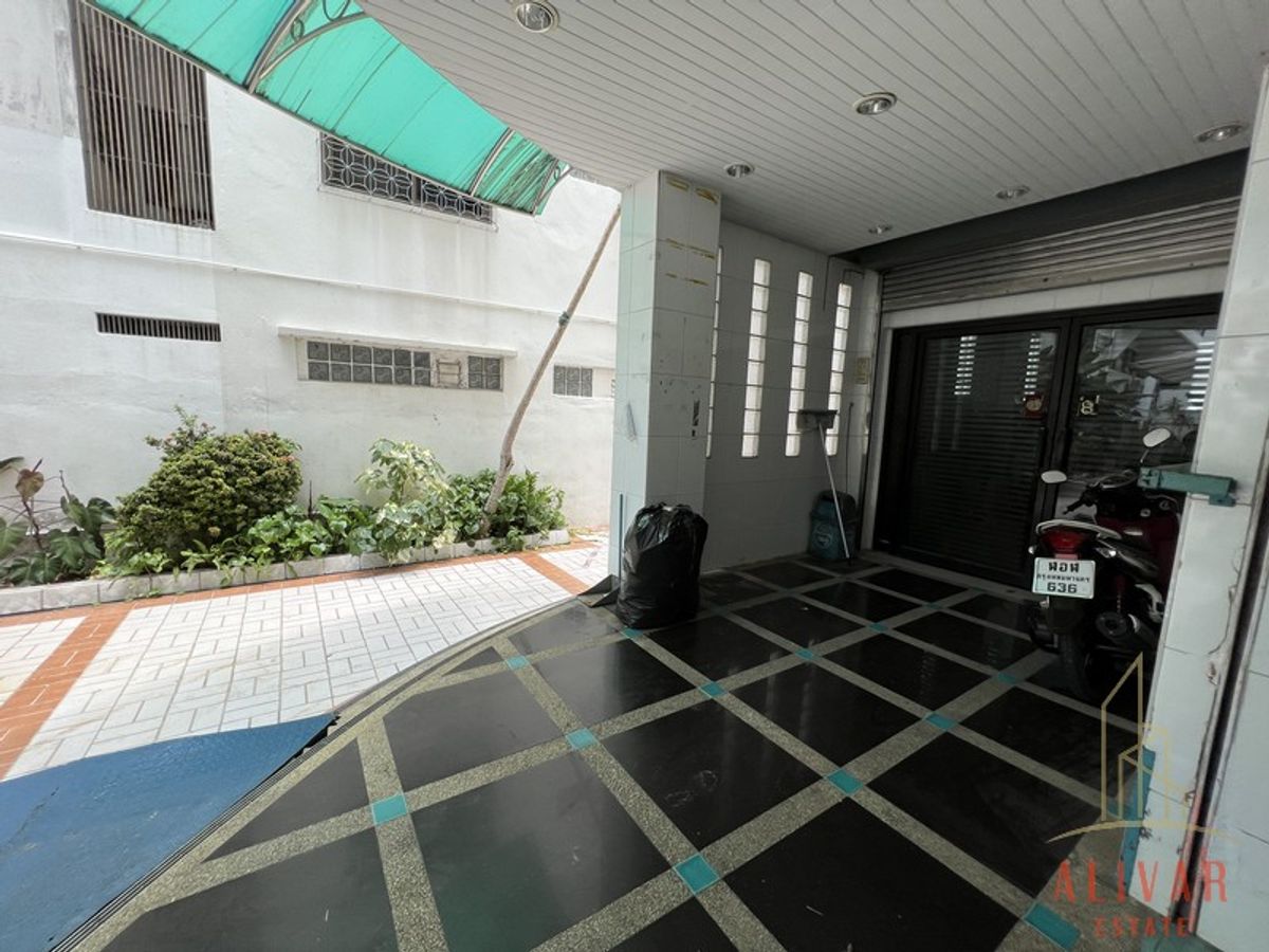 ให้เช่าอาคารพาณิชย์วงเวียนใหญ่ เจริญนคร : RB022623 ให้เช่า อาคารพาณิชย์ 4ชั้น พร้อมโกดัง เจริญนคร 34 (ว่าง เดือนสิงหา 2025)