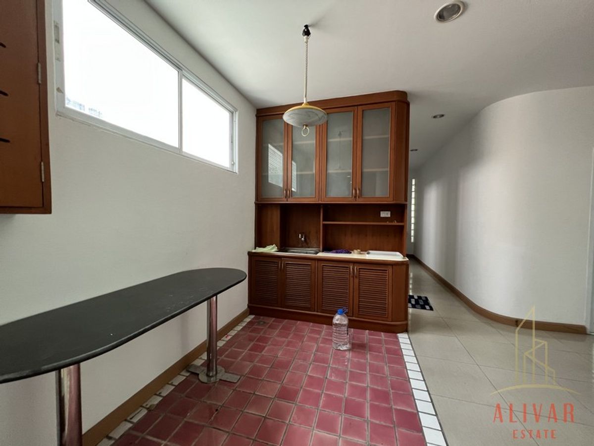 ให้เช่าอาคารพาณิชย์วงเวียนใหญ่ เจริญนคร : RB022623 ให้เช่า อาคารพาณิชย์ 4ชั้น พร้อมโกดัง เจริญนคร 34 (ว่าง เดือนสิงหา 2025)