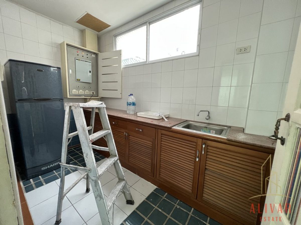 ให้เช่าอาคารพาณิชย์วงเวียนใหญ่ เจริญนคร : RB022623 ให้เช่า อาคารพาณิชย์ 4ชั้น พร้อมโกดัง เจริญนคร 34 (ว่าง เดือนสิงหา 2025)