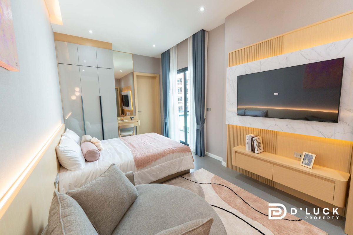 ขายพัทยา บางแสน ชลบุรี สัตหีบ : พูลวิลล่าหรูสไตล์โมเดิร์น ใจกลางพัทยา พร้อมลงทุนปล่อยเช่า 4 ห้องนอน