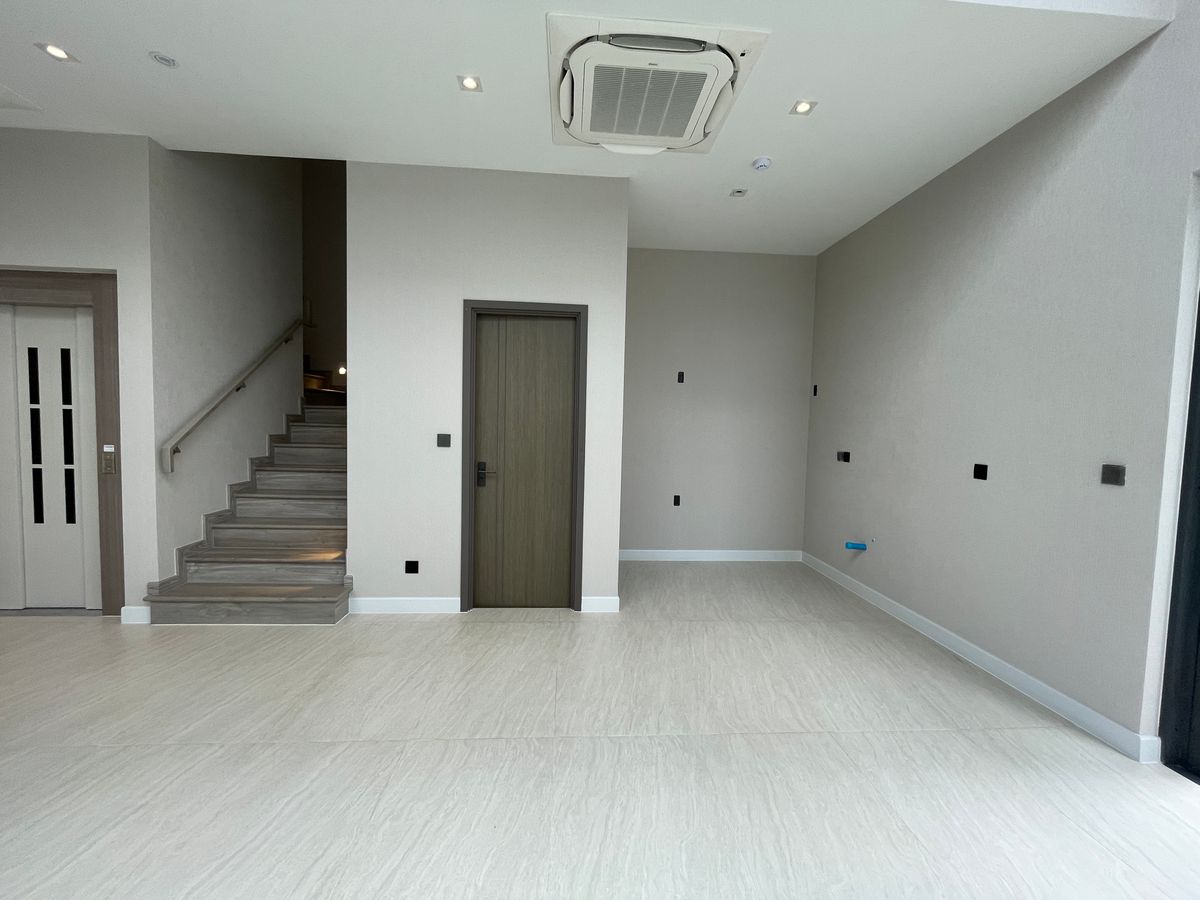 ขายบ้านพระราม 9 เพชรบุรีตัดใหม่ RCA : ขายอาร์เทล อโศก – พระราม 9 แบบบ้าน ARCHE ที่สุดแห่งความหรูหรา บ้านแฝด 3.5 ชั้น พร้อมสระว่ายน้ำส่วนตัวและลิฟต์ส่วนตัว โดดเด่นด้วยดีไซน์หรูหรา ทันสมัย และพื้นที่ใช้สอยที่กว้างขวาง เดินทางสะดวกสบาย ใกล้โรงเรียนนานาชาติและห้างสรรพสินค้า 