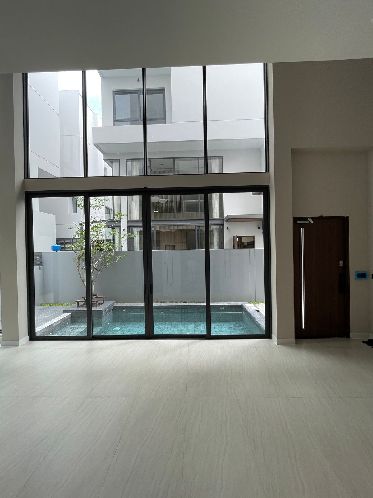 ขายบ้านพระราม 9 เพชรบุรีตัดใหม่ RCA : ขายอาร์เทล อโศก – พระราม 9 แบบบ้าน ARCHE ที่สุดแห่งความหรูหรา บ้านแฝด 3.5 ชั้น พร้อมสระว่ายน้ำส่วนตัวและลิฟต์ส่วนตัว โดดเด่นด้วยดีไซน์หรูหรา ทันสมัย และพื้นที่ใช้สอยที่กว้างขวาง เดินทางสะดวกสบาย ใกล้โรงเรียนนานาชาติและห้างสรรพสินค้า 