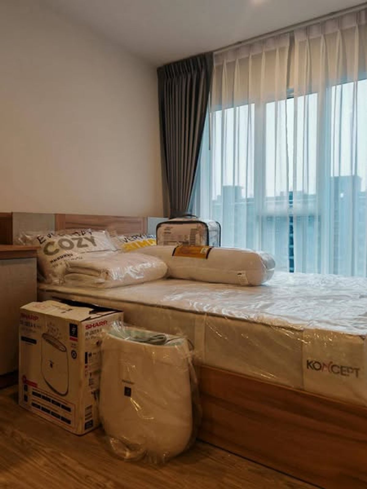 For RentCondoBangna, Bearing, Lasalle : Rent a Regent Home Bangna. Livable room on the 23rd floor.