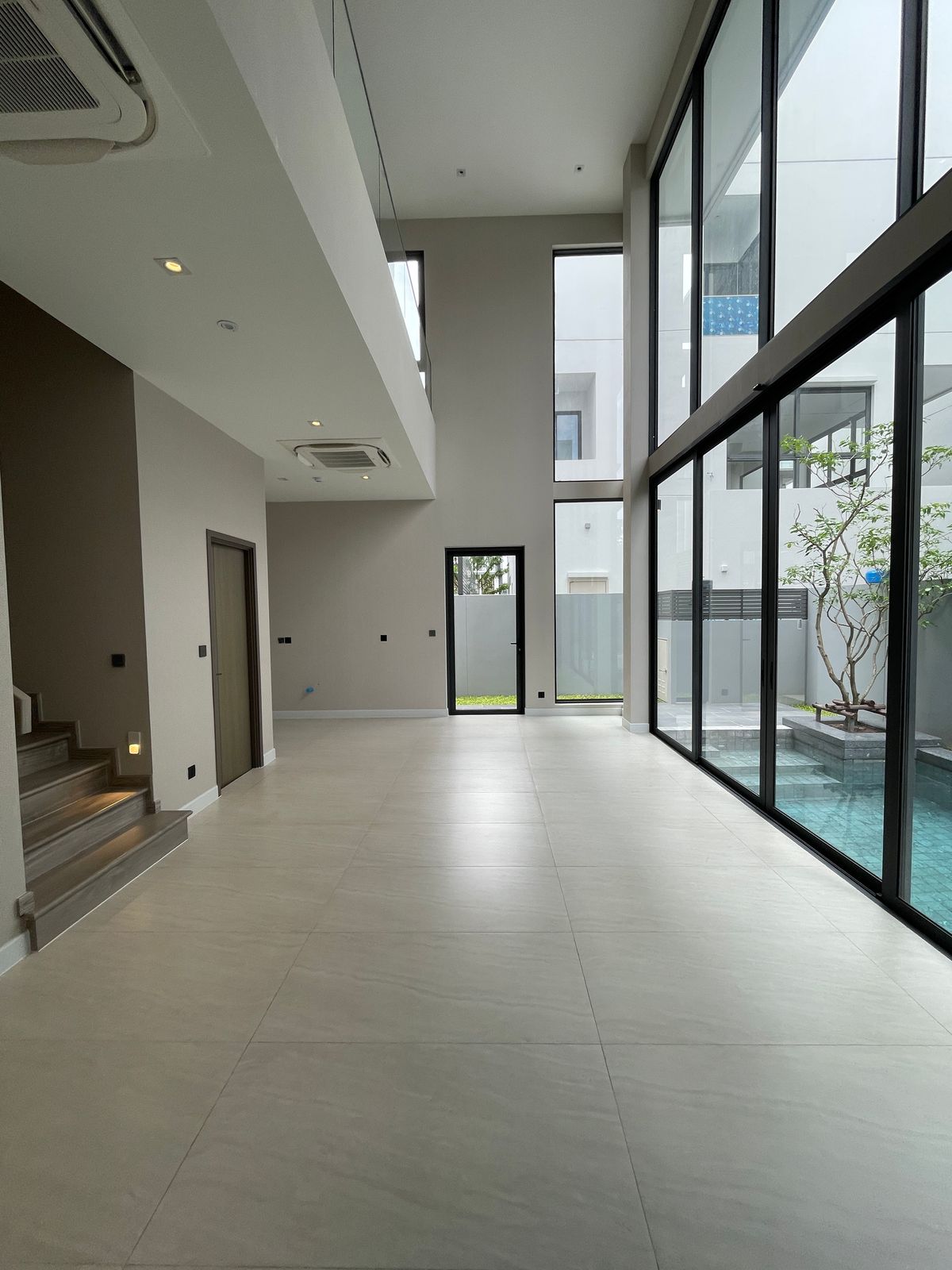 ขายบ้านพระราม 9 เพชรบุรีตัดใหม่ RCA : ขายอาร์เทล อโศก – พระราม 9 แบบบ้าน ARCHE ที่สุดแห่งความหรูหรา บ้านแฝด 3.5 ชั้น พร้อมสระว่ายน้ำส่วนตัวและลิฟต์ส่วนตัว โดดเด่นด้วยดีไซน์หรูหรา ทันสมัย และพื้นที่ใช้สอยที่กว้างขวาง เดินทางสะดวกสบาย ใกล้โรงเรียนนานาชาติและห้างสรรพสินค้า 