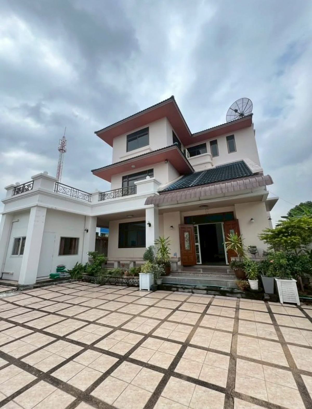 ให้เช่าบ้านโชคชัย4 ลาดพร้าว71 : LTH12591 – Single House FOR RENT in Ladprao 93 Size 111 Sqw. 800 Sqm. 7 beds 6 beds Near BTS Mahatthai Station ONLY 120K/Month