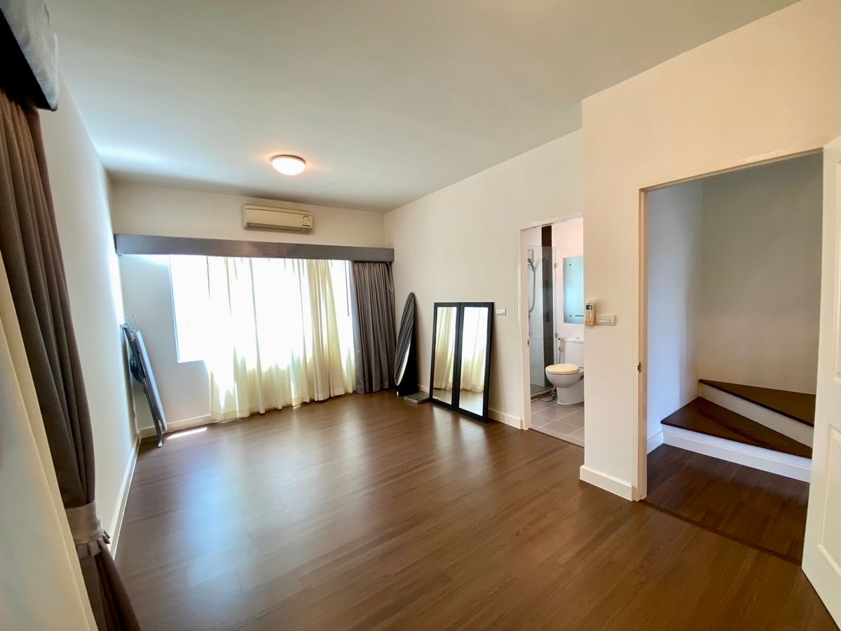 For SaleTownhomePattanakan, Srinakarin : 🌟 Corner Renovated Townhome for Sale – “Town Avenue Rama 9” | Prime Location, Ready to Move In, Ideal for Living or Investment! 🌟