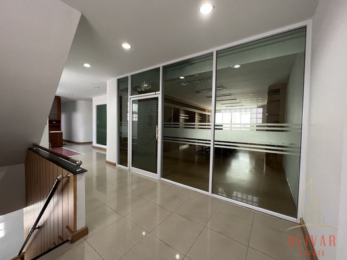 ให้เช่าอาคารพาณิชย์วงเวียนใหญ่ เจริญนคร : RB022623 ให้เช่า อาคารพาณิชย์ 4ชั้น พร้อมโกดัง เจริญนคร 34 (ว่าง เดือนสิงหา 2025)