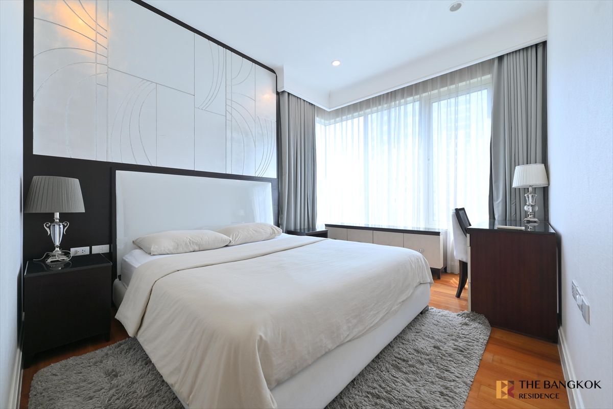 For RentCondoWitthayu, Chidlom, Langsuan, Ploenchit : Q Langsuan near BTS Ratchadamri The Privilege of Luxury in an Economic Hub Location