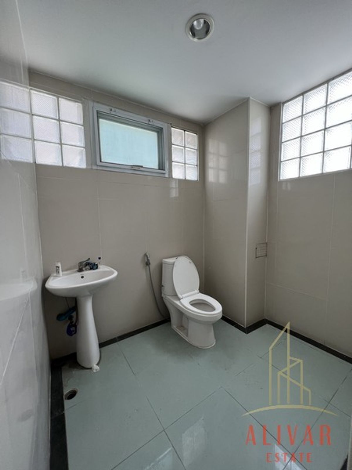 ให้เช่าอาคารพาณิชย์วงเวียนใหญ่ เจริญนคร : RB022623 ให้เช่า อาคารพาณิชย์ 4ชั้น พร้อมโกดัง เจริญนคร 34 (ว่าง เดือนสิงหา 2025)