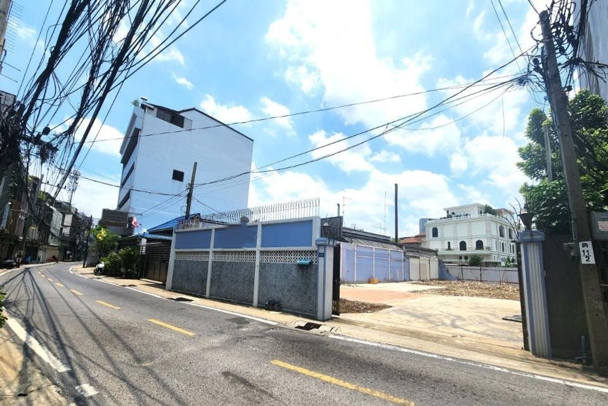 ขายที่ดินสาทร นราธิวาส : LTHC12598 – Land For Sale in Soi Suwannasawat Size 112 sq.Wah. Near MRT Khlong Toei Station ONLY 65 MB