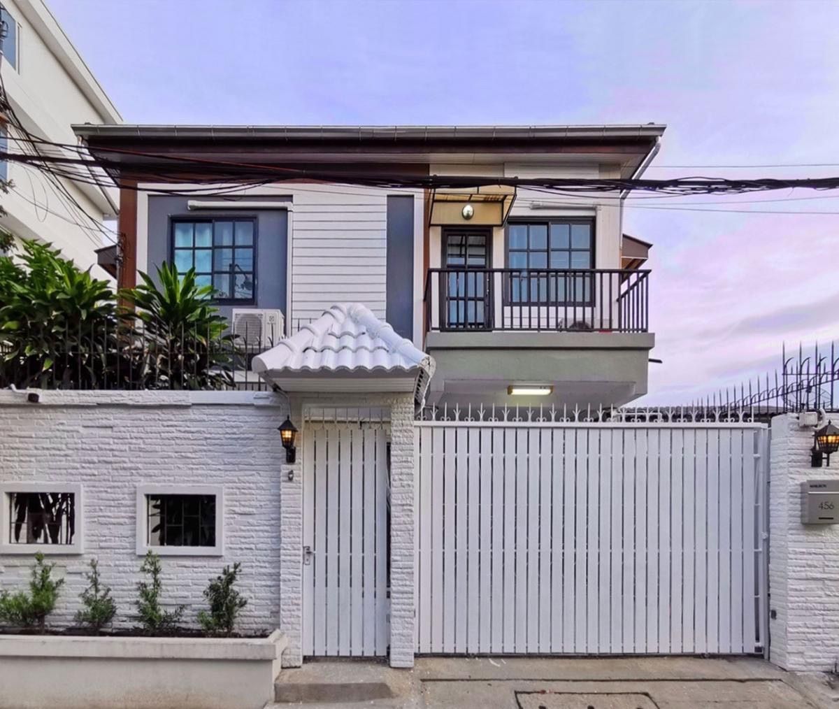 ให้เช่าบ้านสุขุมวิท อโศก ทองหล่อ : M1100 ให้เช่า บ้านเดี่ยว 2 ชั้น Palmetto sukhumvit77