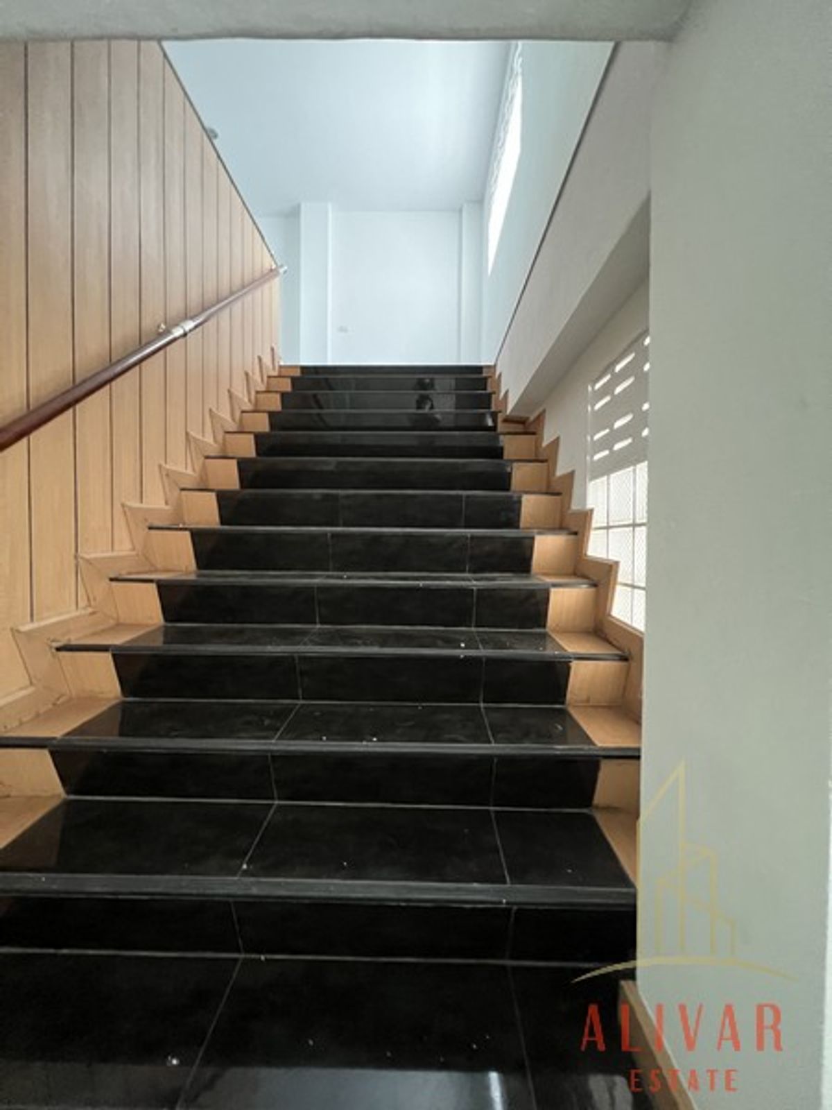 ให้เช่าอาคารพาณิชย์วงเวียนใหญ่ เจริญนคร : RB022623 ให้เช่า อาคารพาณิชย์ 4ชั้น พร้อมโกดัง เจริญนคร 34 (ว่าง เดือนสิงหา 2025)