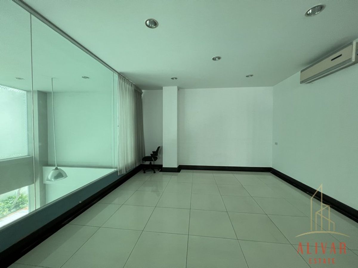 ให้เช่าอาคารพาณิชย์วงเวียนใหญ่ เจริญนคร : RB022623 ให้เช่า อาคารพาณิชย์ 4ชั้น พร้อมโกดัง เจริญนคร 34 (ว่าง เดือนสิงหา 2025)