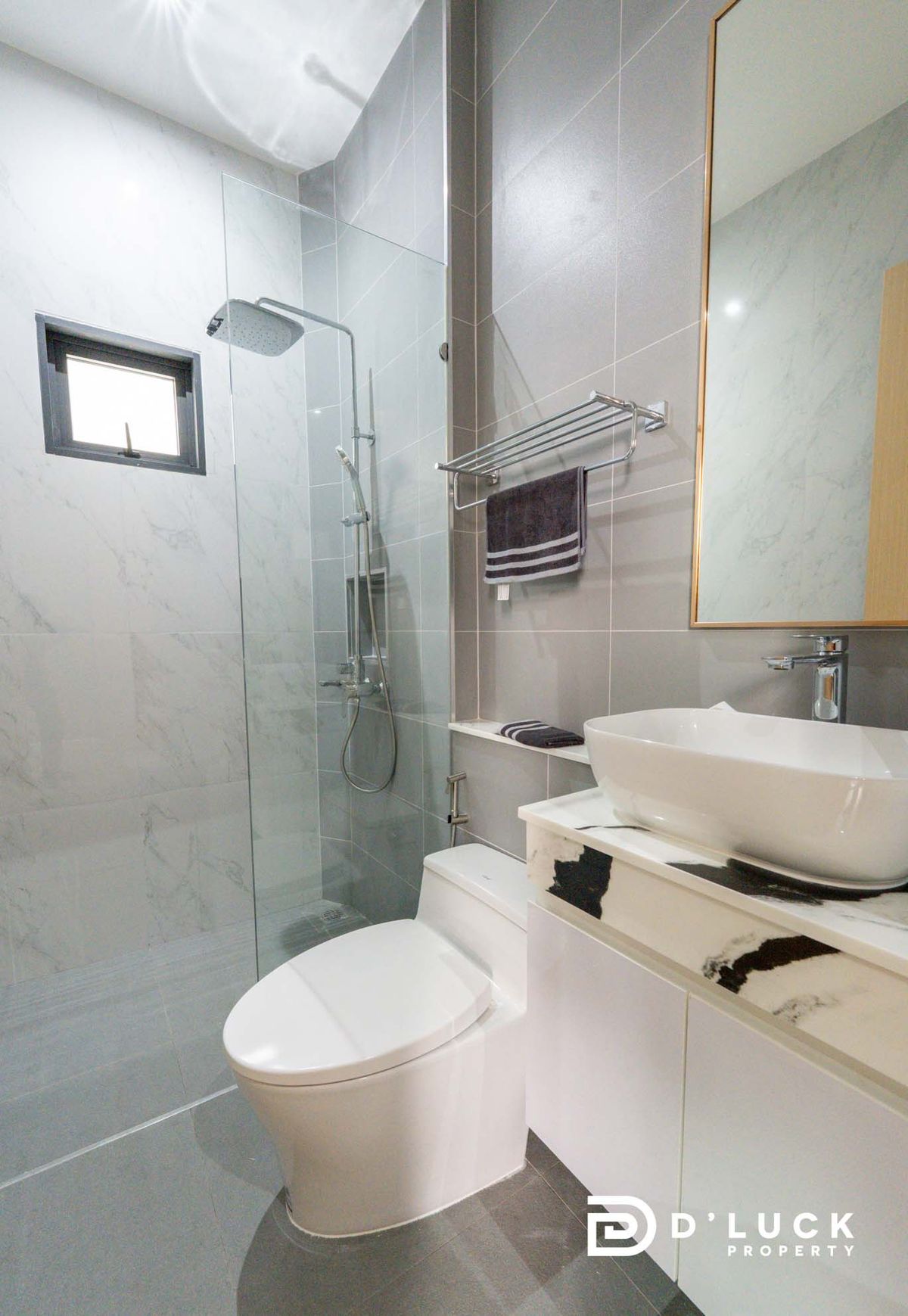 ขายพัทยา บางแสน ชลบุรี สัตหีบ : พูลวิลล่าหรูสไตล์โมเดิร์น ใจกลางพัทยา พร้อมลงทุนปล่อยเช่า 4 ห้องนอน