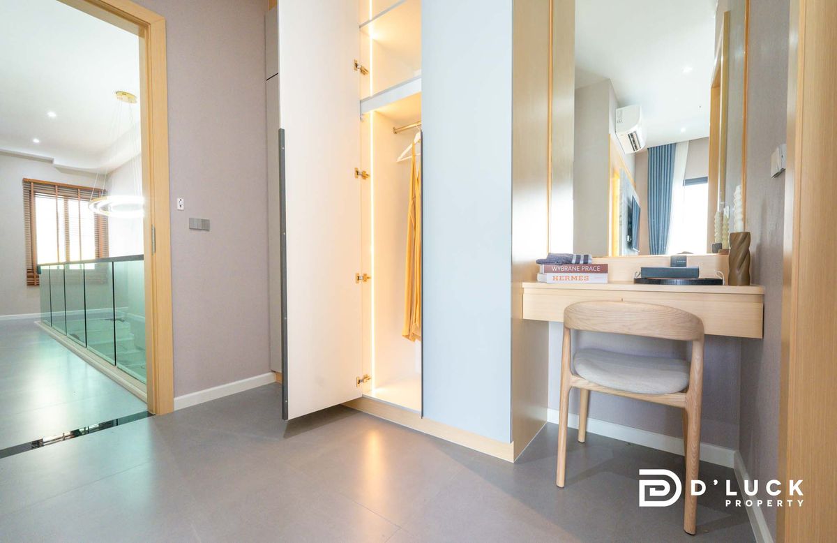 ขายพัทยา บางแสน ชลบุรี สัตหีบ : พูลวิลล่าหรูสไตล์โมเดิร์น ใจกลางพัทยา พร้อมลงทุนปล่อยเช่า 4 ห้องนอน