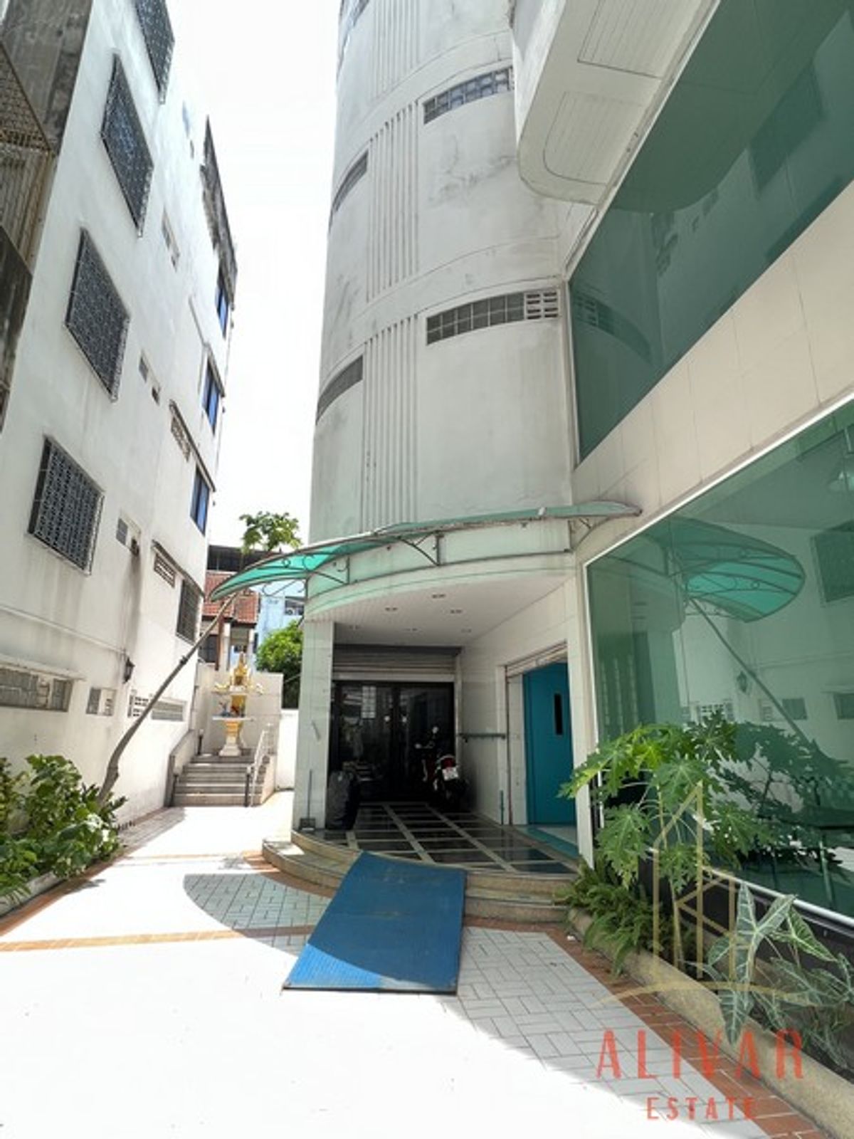 ให้เช่าอาคารพาณิชย์วงเวียนใหญ่ เจริญนคร : RB022623 ให้เช่า อาคารพาณิชย์ 4ชั้น พร้อมโกดัง เจริญนคร 34 (ว่าง เดือนสิงหา 2025)