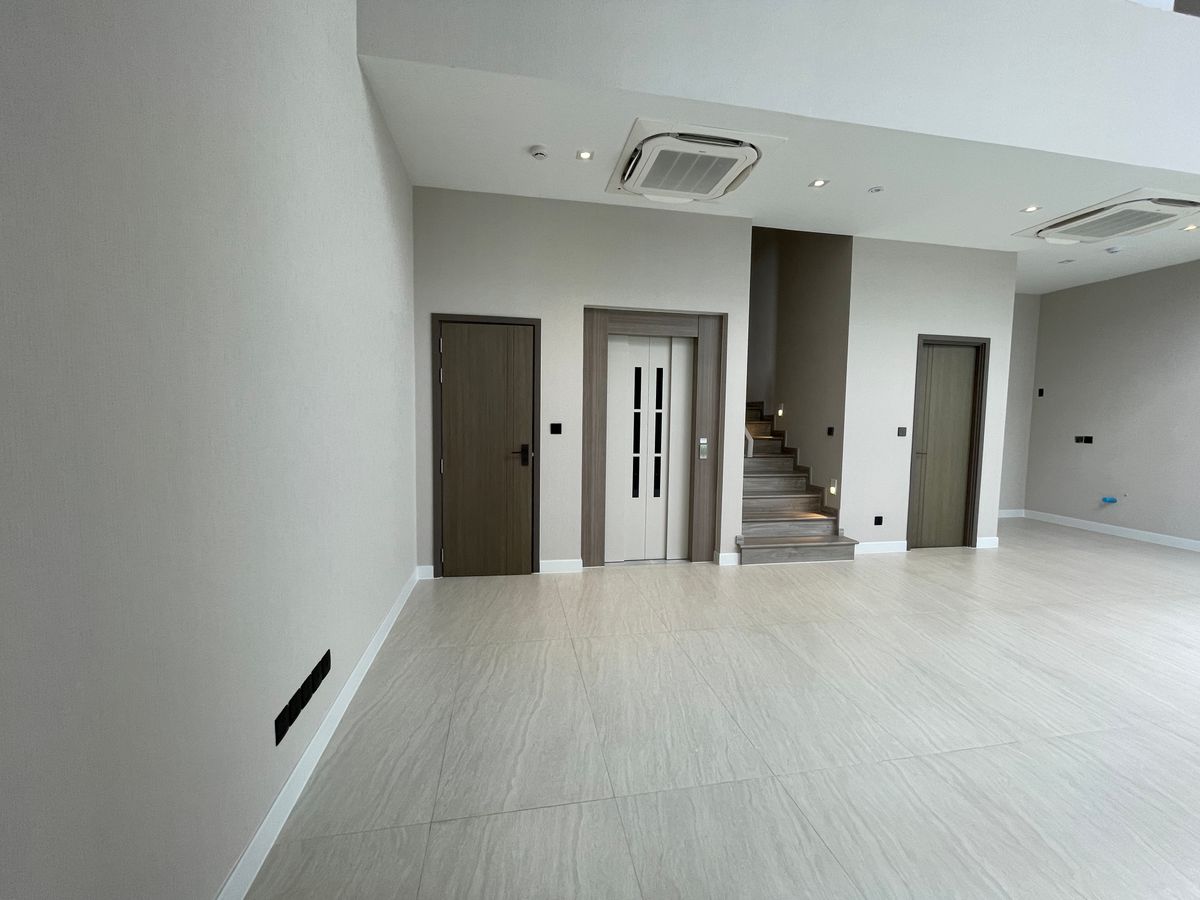 ขายบ้านพระราม 9 เพชรบุรีตัดใหม่ RCA : ขายอาร์เทล อโศก – พระราม 9 แบบบ้าน ARCHE ที่สุดแห่งความหรูหรา บ้านแฝด 3.5 ชั้น พร้อมสระว่ายน้ำส่วนตัวและลิฟต์ส่วนตัว โดดเด่นด้วยดีไซน์หรูหรา ทันสมัย และพื้นที่ใช้สอยที่กว้างขวาง เดินทางสะดวกสบาย ใกล้โรงเรียนนานาชาติและห้างสรรพสินค้า 