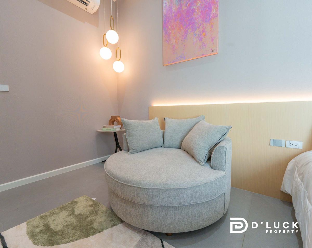 ขายพัทยา บางแสน ชลบุรี สัตหีบ : พูลวิลล่าหรูสไตล์โมเดิร์น ใจกลางพัทยา พร้อมลงทุนปล่อยเช่า 4 ห้องนอน