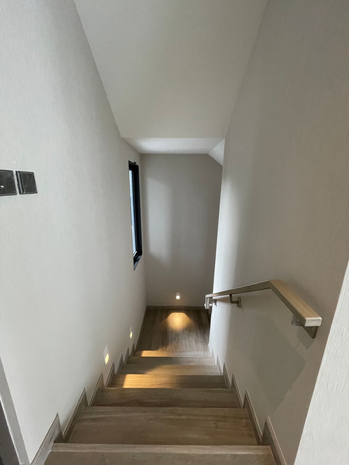 ขายบ้านพระราม 9 เพชรบุรีตัดใหม่ RCA : ขายอาร์เทล อโศก – พระราม 9 แบบบ้าน ARCHE ที่สุดแห่งความหรูหรา บ้านแฝด 3.5 ชั้น พร้อมสระว่ายน้ำส่วนตัวและลิฟต์ส่วนตัว โดดเด่นด้วยดีไซน์หรูหรา ทันสมัย และพื้นที่ใช้สอยที่กว้างขวาง เดินทางสะดวกสบาย ใกล้โรงเรียนนานาชาติและห้างสรรพสินค้า 