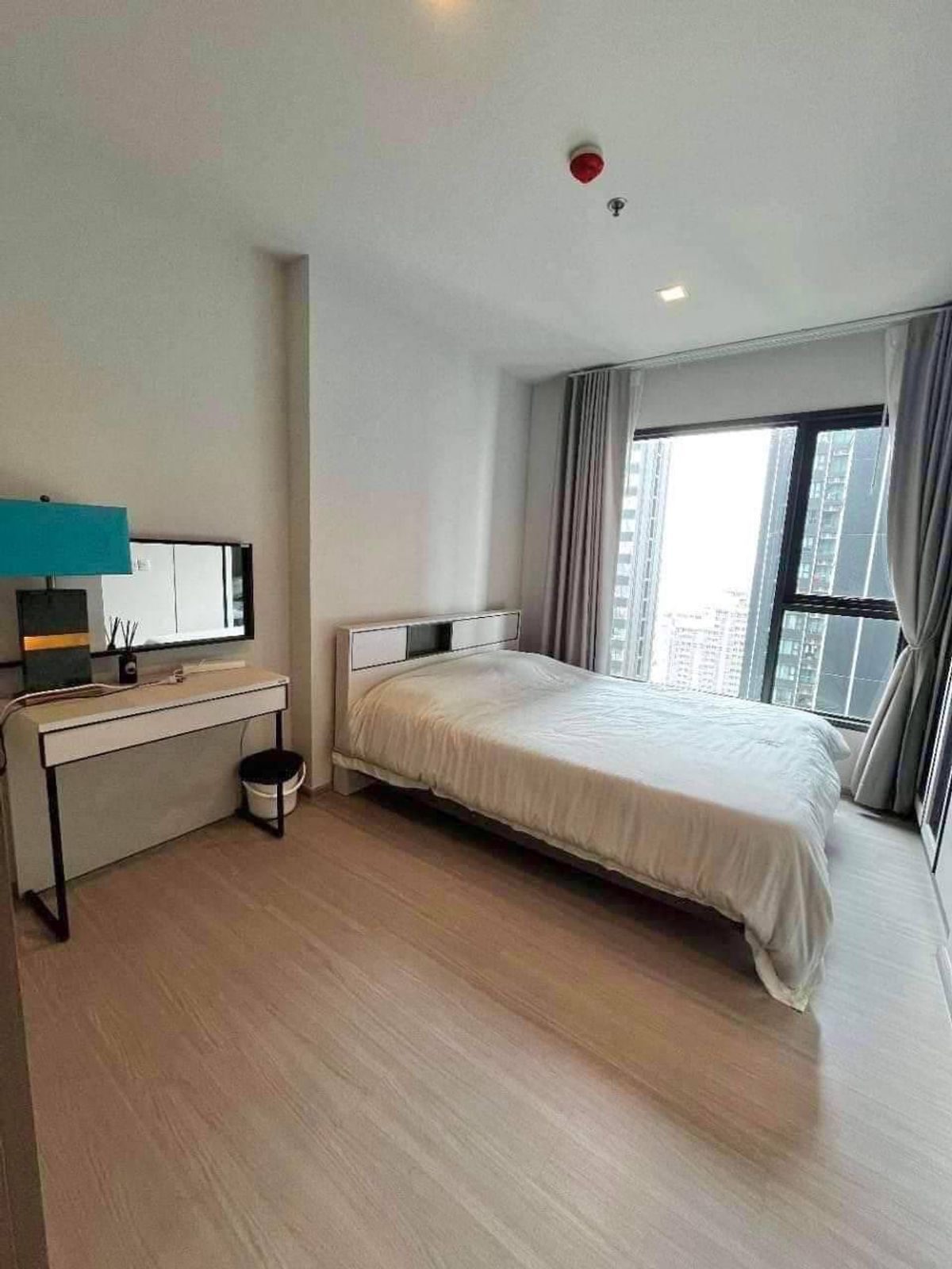 For RentCondoRama9, Petchburi, RCA : WS666 🏙 Condo for rent Life Asoke–Rama 9, special price only 23,000 baht/month.