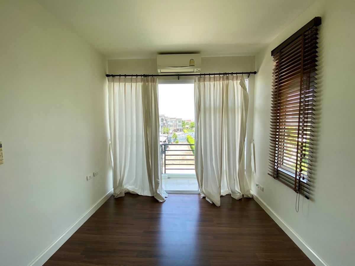 For SaleTownhomePattanakan, Srinakarin : 🌟 Corner Renovated Townhome for Sale – “Town Avenue Rama 9” | Prime Location, Ready to Move In, Ideal for Living or Investment! 🌟