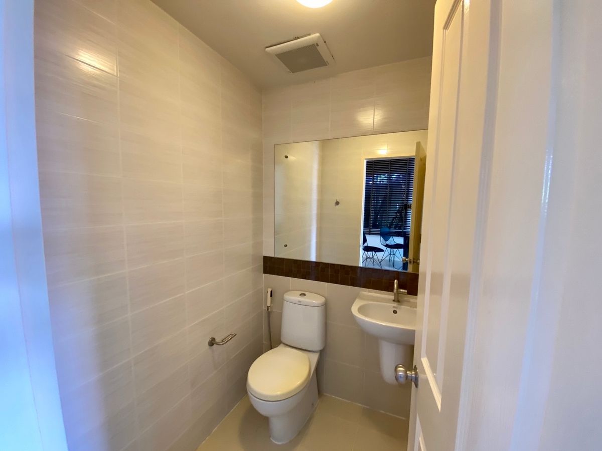 For SaleTownhomePattanakan, Srinakarin : 🌟 Corner Renovated Townhome for Sale – “Town Avenue Rama 9” | Prime Location, Ready to Move In, Ideal for Living or Investment! 🌟