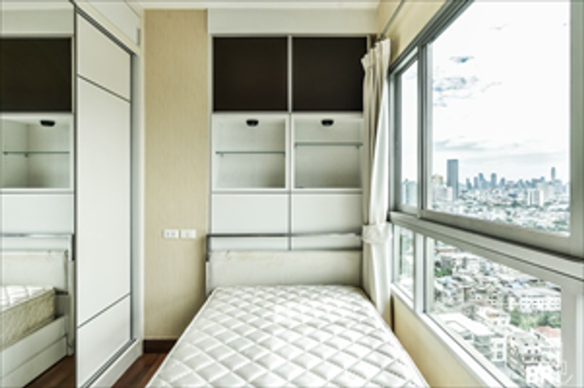 For RentCondoWongwianyai, Charoennakor :  Q House Condo Sathorn near BTS Krung Thon Buri  