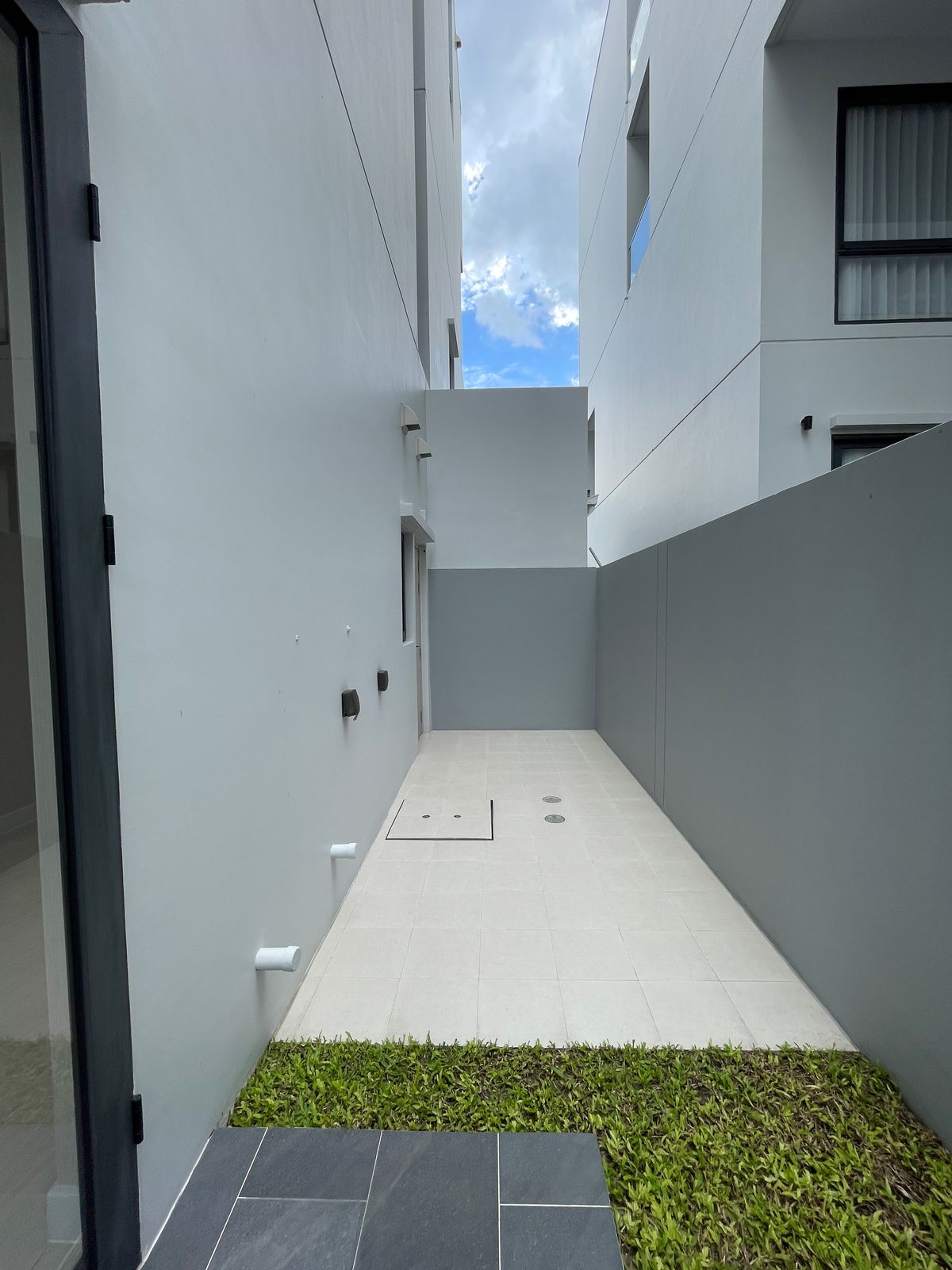 ขายบ้านพระราม 9 เพชรบุรีตัดใหม่ RCA : ขายอาร์เทล อโศก – พระราม 9 แบบบ้าน ARCHE ที่สุดแห่งความหรูหรา บ้านแฝด 3.5 ชั้น พร้อมสระว่ายน้ำส่วนตัวและลิฟต์ส่วนตัว โดดเด่นด้วยดีไซน์หรูหรา ทันสมัย และพื้นที่ใช้สอยที่กว้างขวาง เดินทางสะดวกสบาย ใกล้โรงเรียนนานาชาติและห้างสรรพสินค้า 