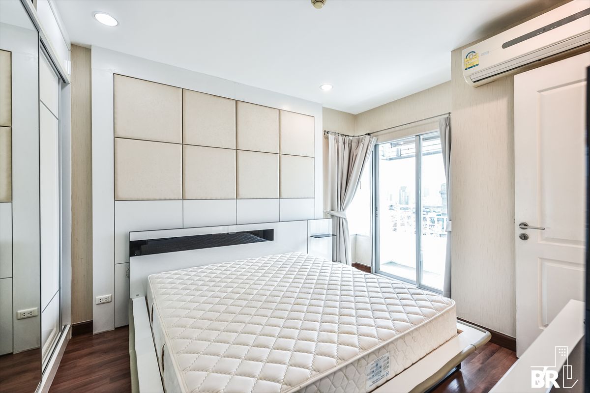 For RentCondoWongwianyai, Charoennakor :  Q House Condo Sathorn near BTS Krung Thon Buri  