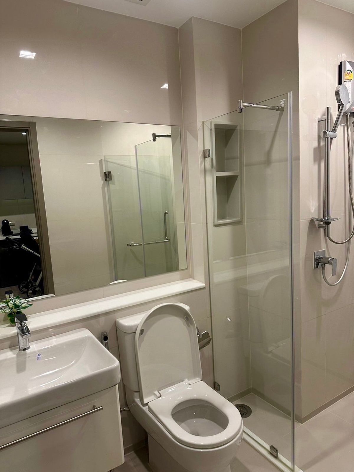 For RentCondoRama9, Petchburi, RCA : Life Asoke Hype rental price 26,000 baht/month [MKR250616]