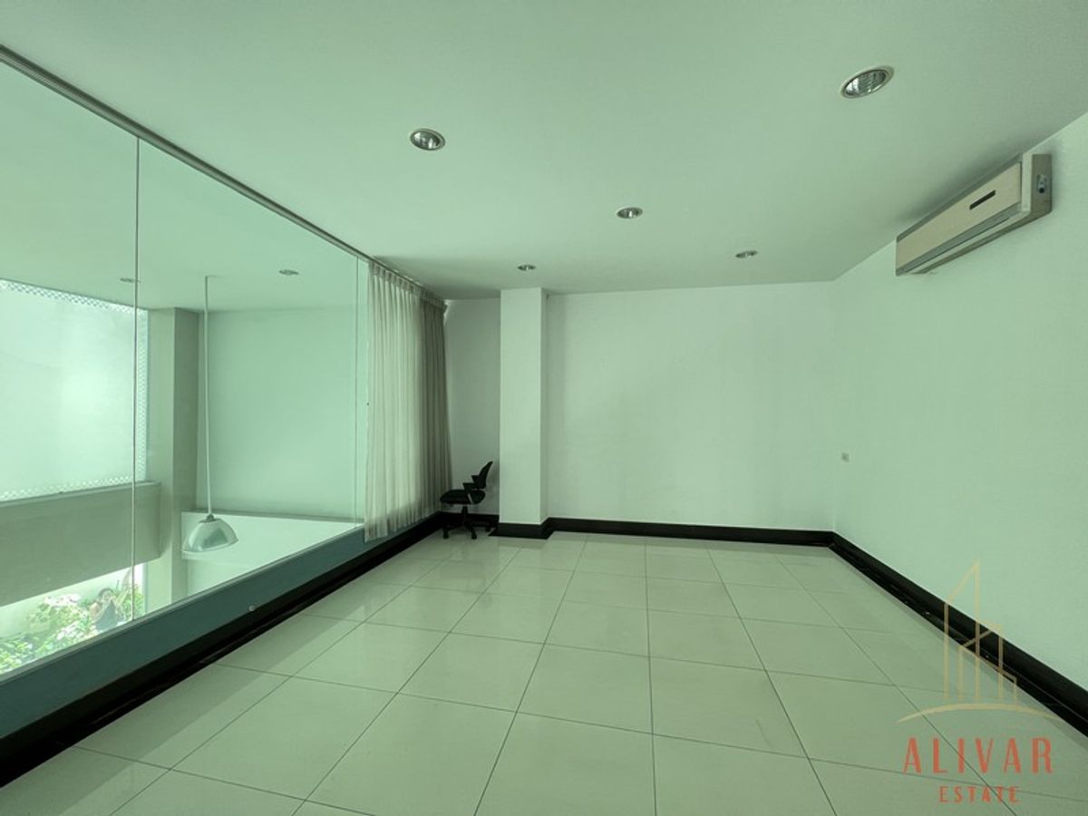 ให้เช่าอาคารพาณิชย์วงเวียนใหญ่ เจริญนคร : RB022623 ให้เช่า อาคารพาณิชย์ 4ชั้น พร้อมโกดัง เจริญนคร 34 (ว่าง เดือนสิงหา 2025)